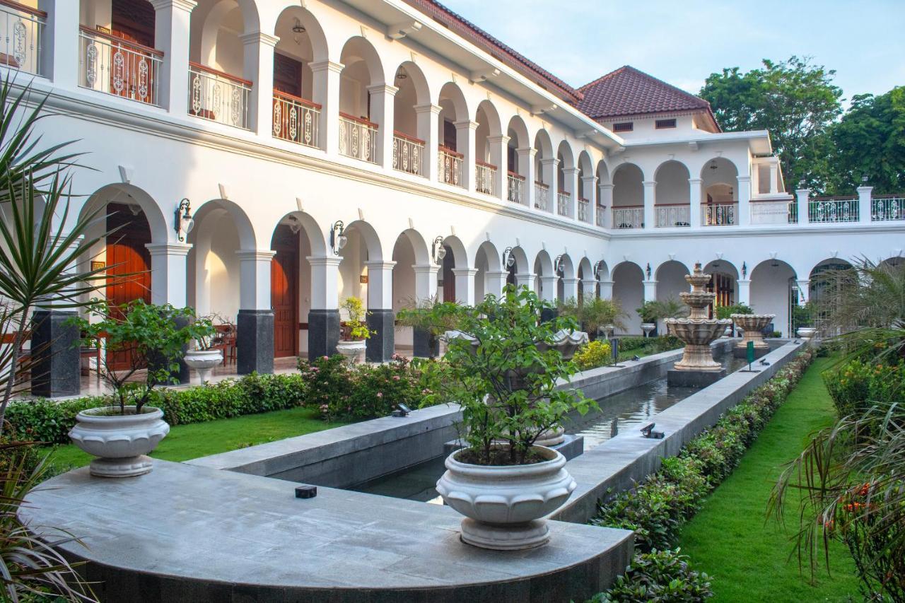 Daroessalam Syariah Heritage Hotel Pasuruan Exterior photo