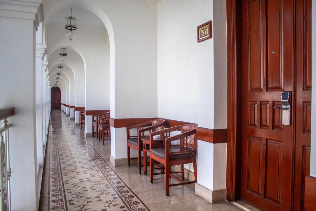 Daroessalam Syariah Heritage Hotel Pasuruan Exterior photo