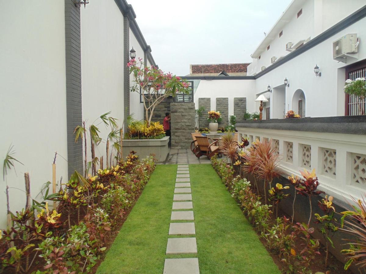 Daroessalam Syariah Heritage Hotel Pasuruan Exterior photo